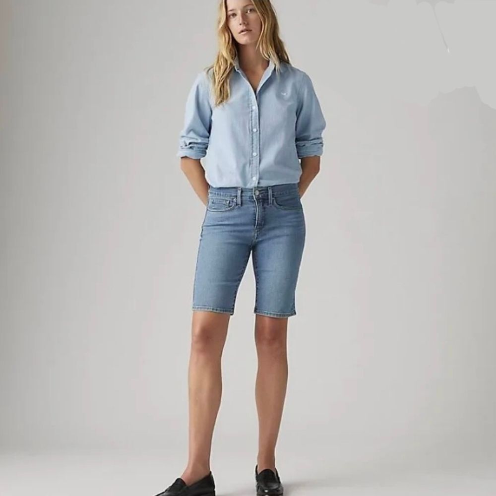 VTG Levi's Low Rise Light To Medium Wash Bermuda Shorts Size 8